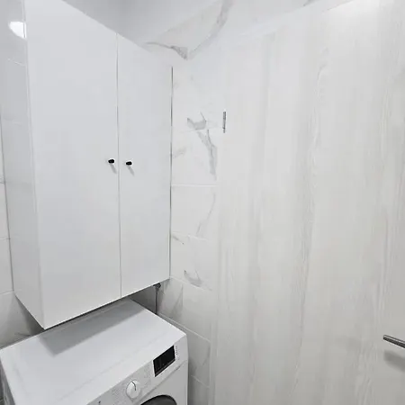 Chic - Modern 1br Retreat With Free Wifi Apartament