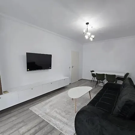 Chic - Modern 1br Retreat With Free Wifi Bukarest